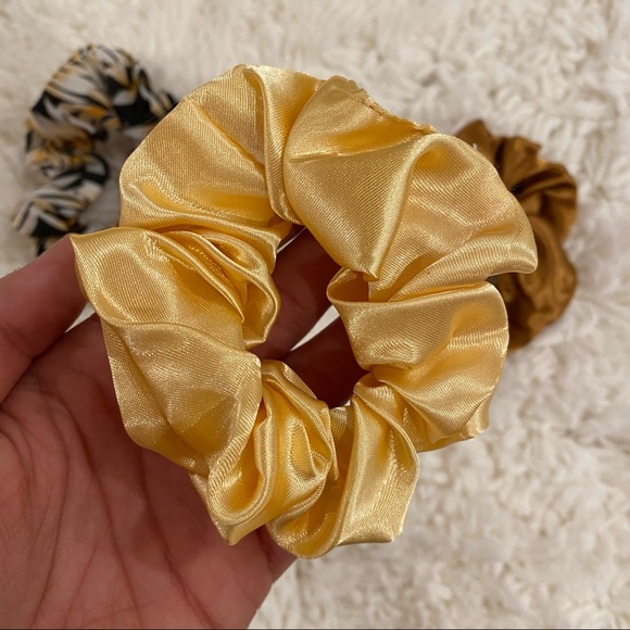 Scrunchie Set - Picture 3 of 5